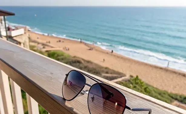 Gradient Polarized Sunglasses: Best of Both Worlds for Style & Vision