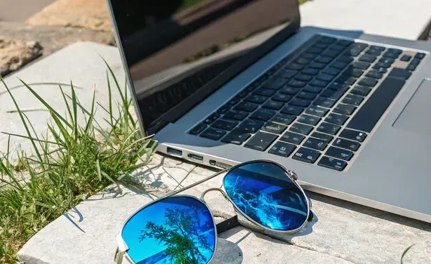Blue Light Blocking Sunglasses: Eye Comfort from Screen to Sun