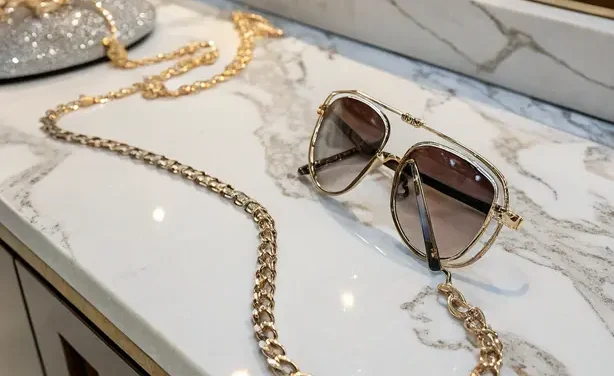 Sunglasses with Chains: Retro Accessory That’s Back in Style